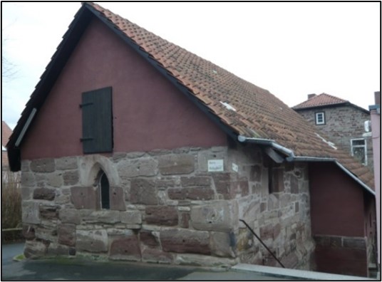 Sandsteinuntergeschoss der ehemaligen Hospitalkapelle Reinhausen