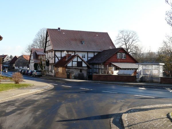 Diemarden Blicke im Dorf